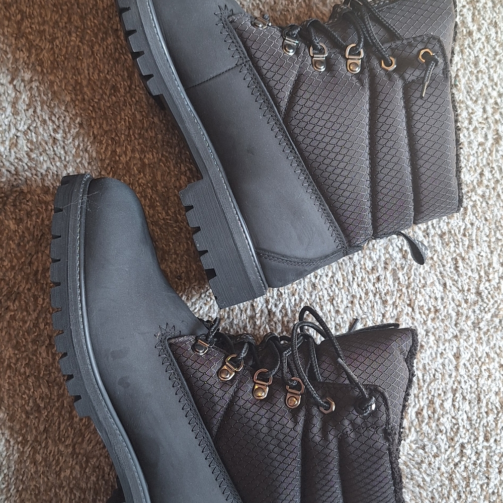 Timberland Defender Boots - Picture 3 of 7